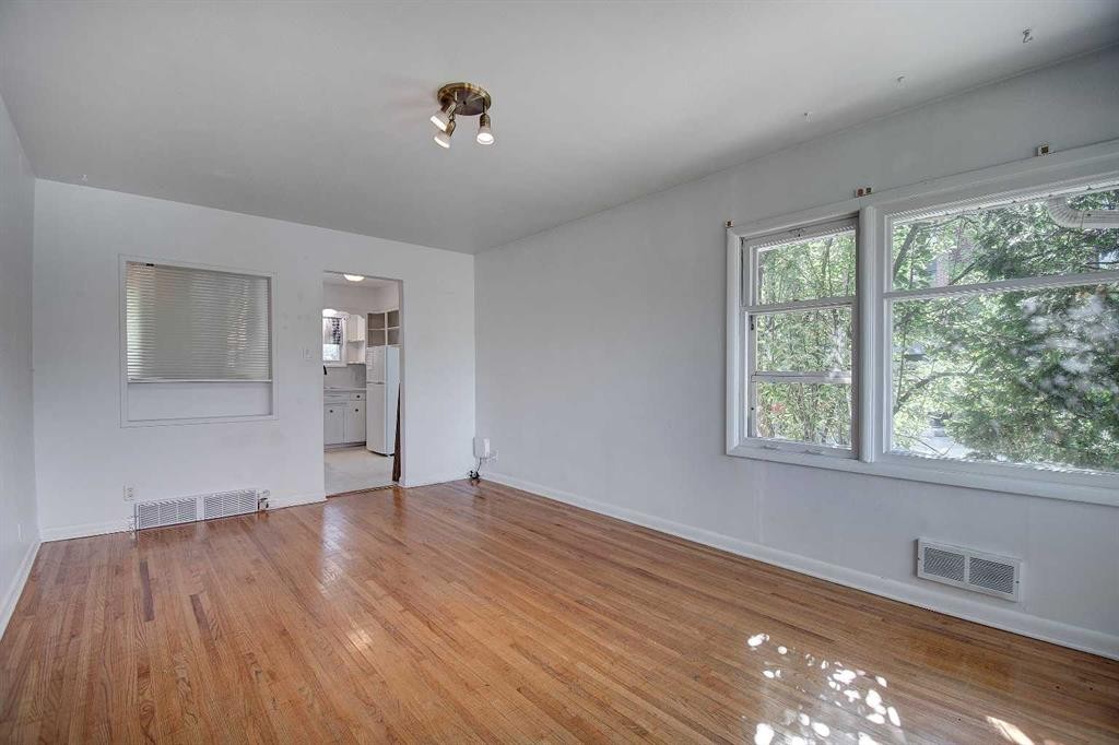 514 30 Street Nw, Calgary, AB - Indoor Photo Showing Other Room