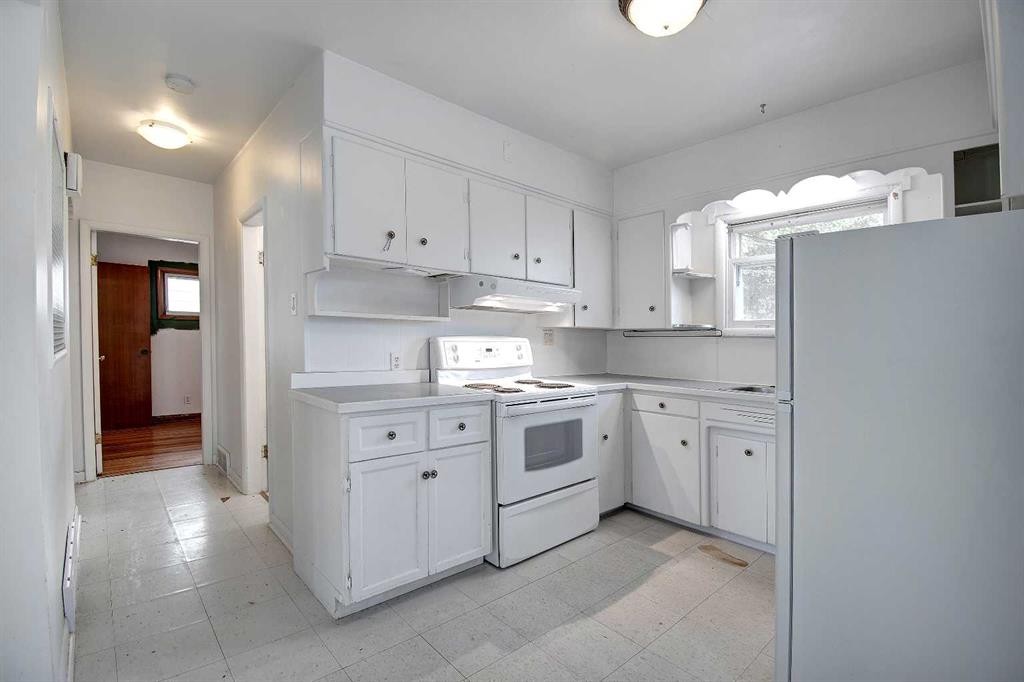 514 30 Street Nw, Calgary, AB - Indoor Photo Showing Kitchen