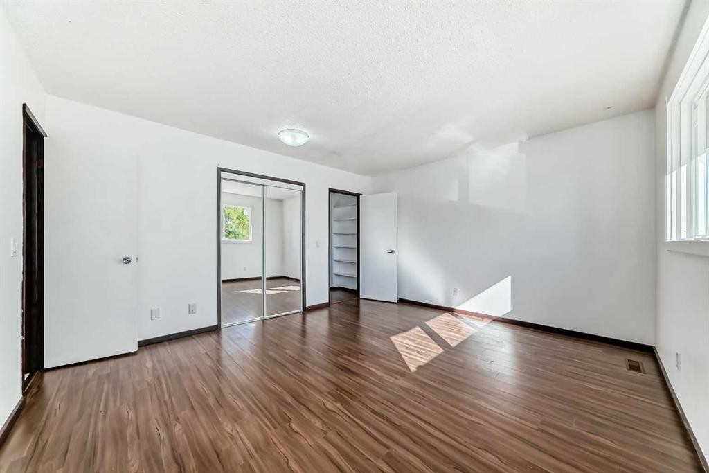 79 Bermuda Drive Nw, Calgary, AB - Indoor Photo Showing Other Room