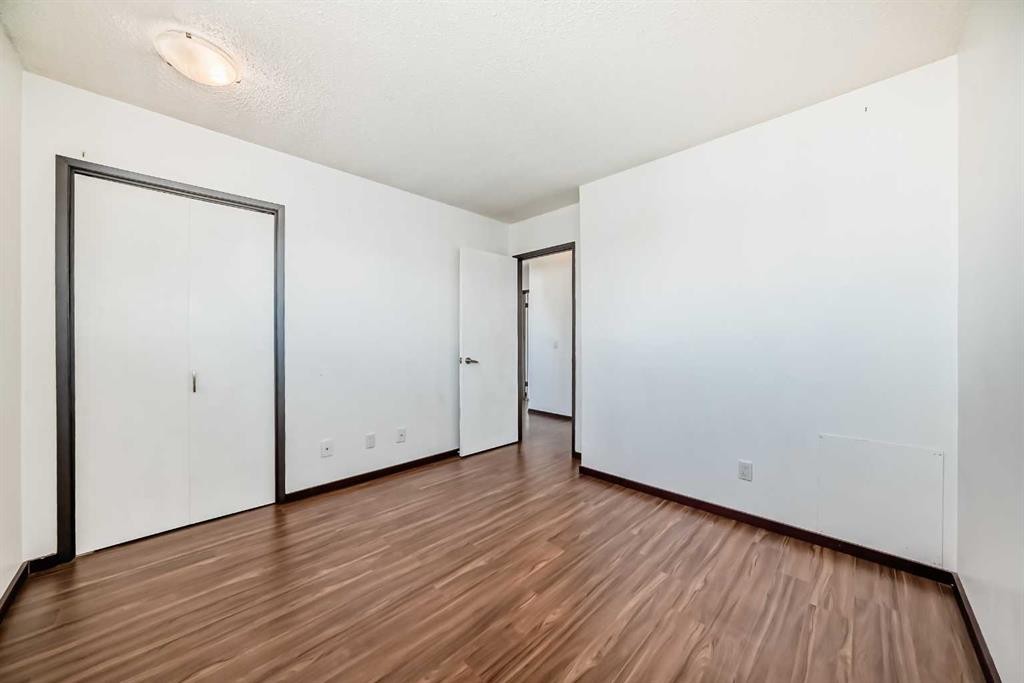 79 Bermuda Drive Nw, Calgary, AB - Indoor Photo Showing Other Room