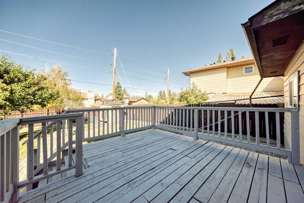 79 Bermuda Drive Nw, Calgary, AB - Outdoor With Exterior