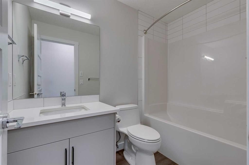 113-55 Wolf Hollow Crescent Se, Calgary, AB - Indoor Photo Showing Bathroom