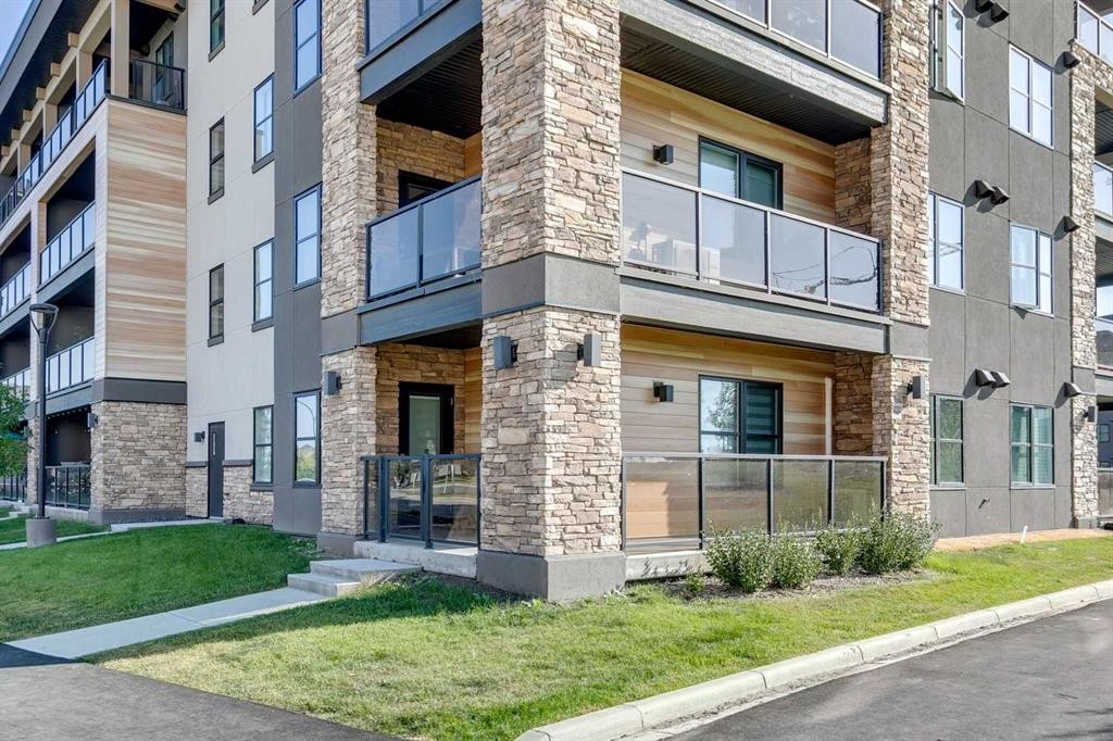 113-55 Wolf Hollow Crescent Se, Calgary, AB - Outdoor With Balcony With Facade