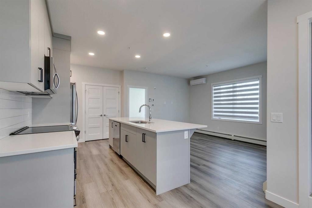 113-55 Wolf Hollow Crescent Se, Calgary, AB - Indoor Photo Showing Kitchen