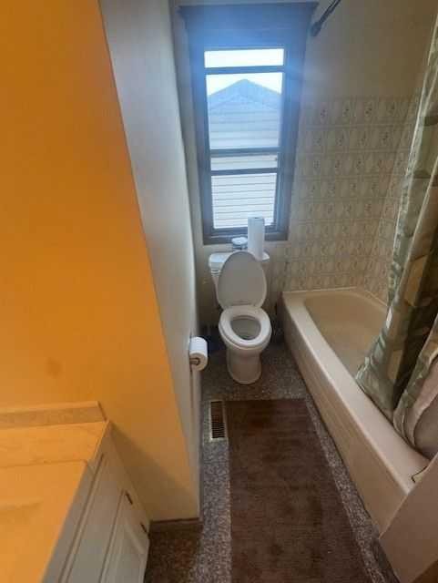 8007 Ranchview Drive Nw, Calgary, AB - Indoor Photo Showing Bathroom