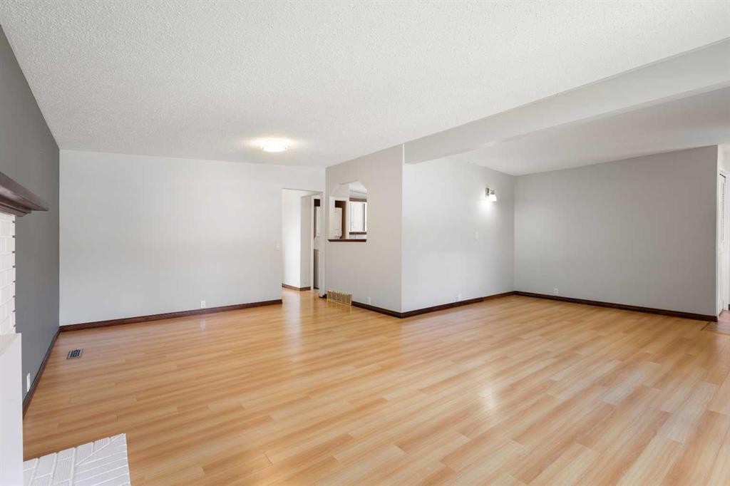 703 130 Avenue Sw, Calgary, AB - Indoor Photo Showing Other Room