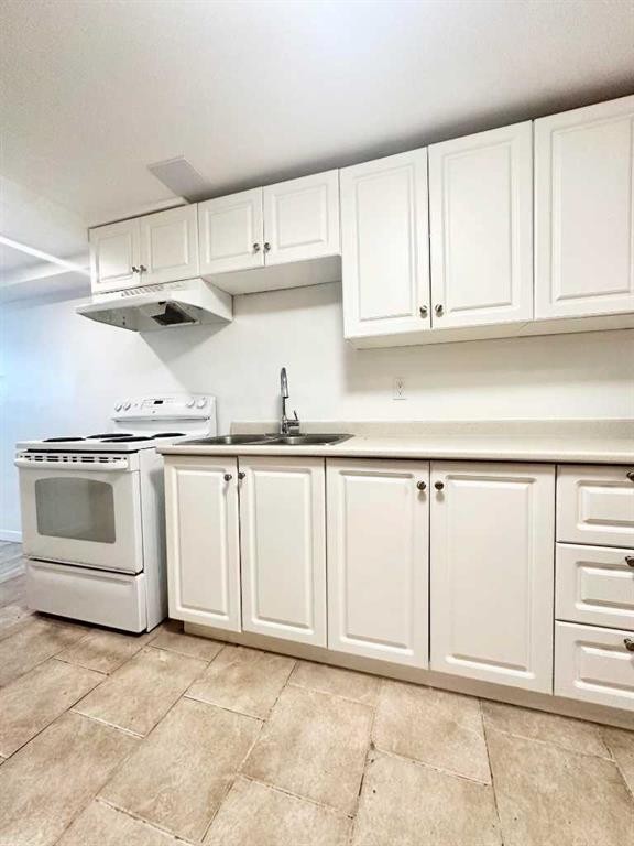 703 130 Avenue Sw, Calgary, AB - Indoor Photo Showing Kitchen