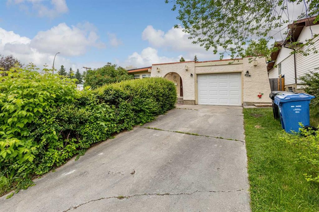 703 130 Avenue Sw, Calgary, AB - Outdoor