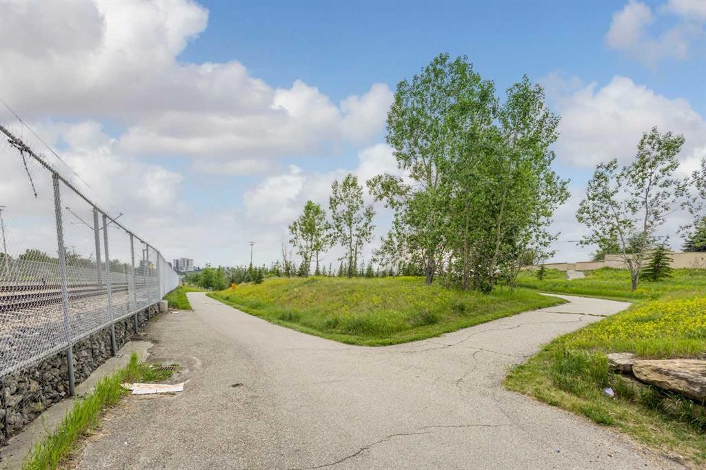 703 130 Avenue Sw, Calgary, AB - Outdoor With View