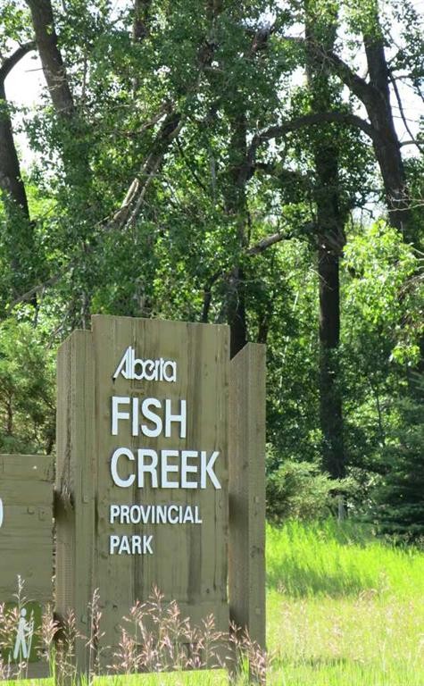 703 130 Avenue Sw, Calgary, AB - Outdoor