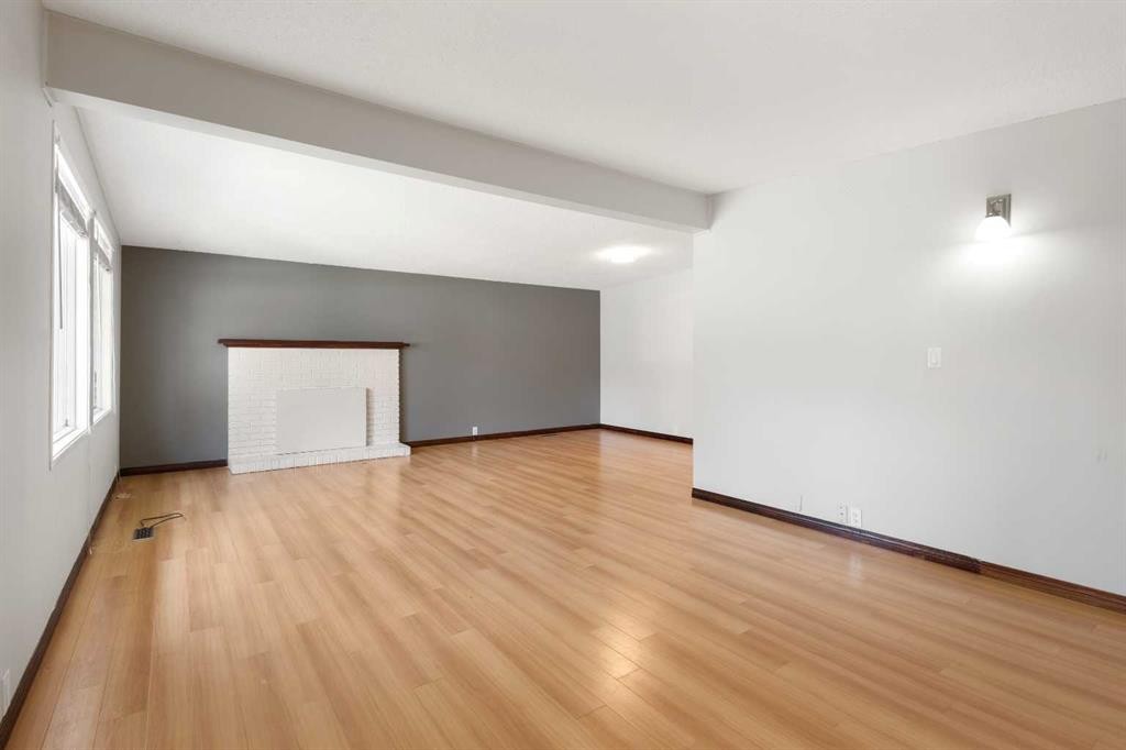 703 130 Avenue Sw, Calgary, AB - Indoor Photo Showing Other Room