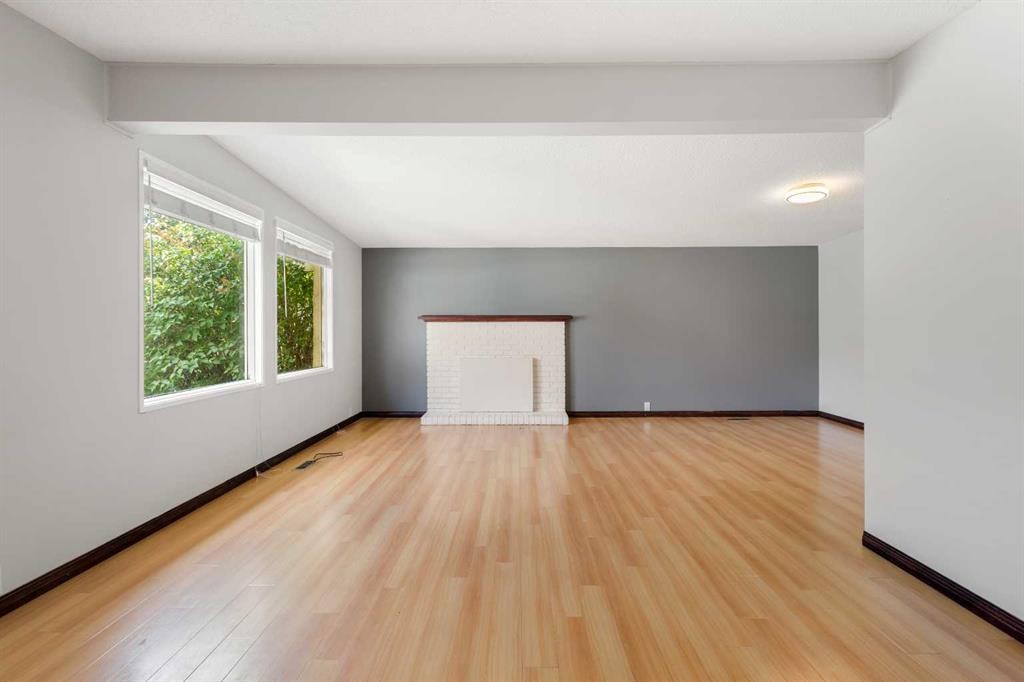 703 130 Avenue Sw, Calgary, AB - Indoor Photo Showing Other Room