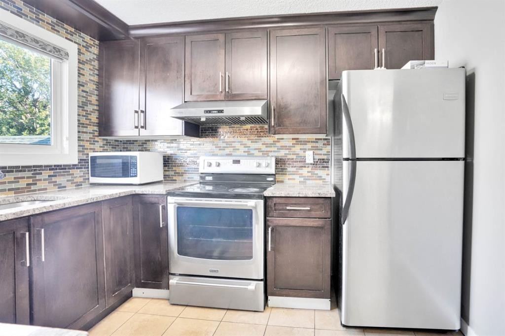 120 Tararidge Close Ne, Calgary, AB - Indoor Photo Showing Kitchen