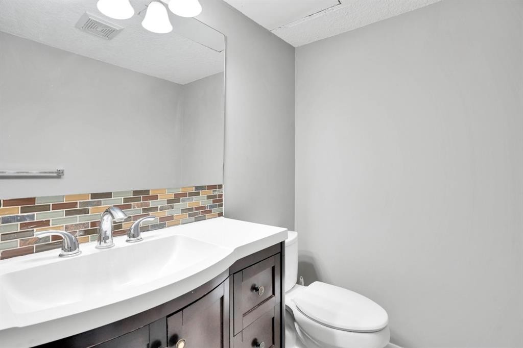 120 Tararidge Close Ne, Calgary, AB - Indoor Photo Showing Bathroom