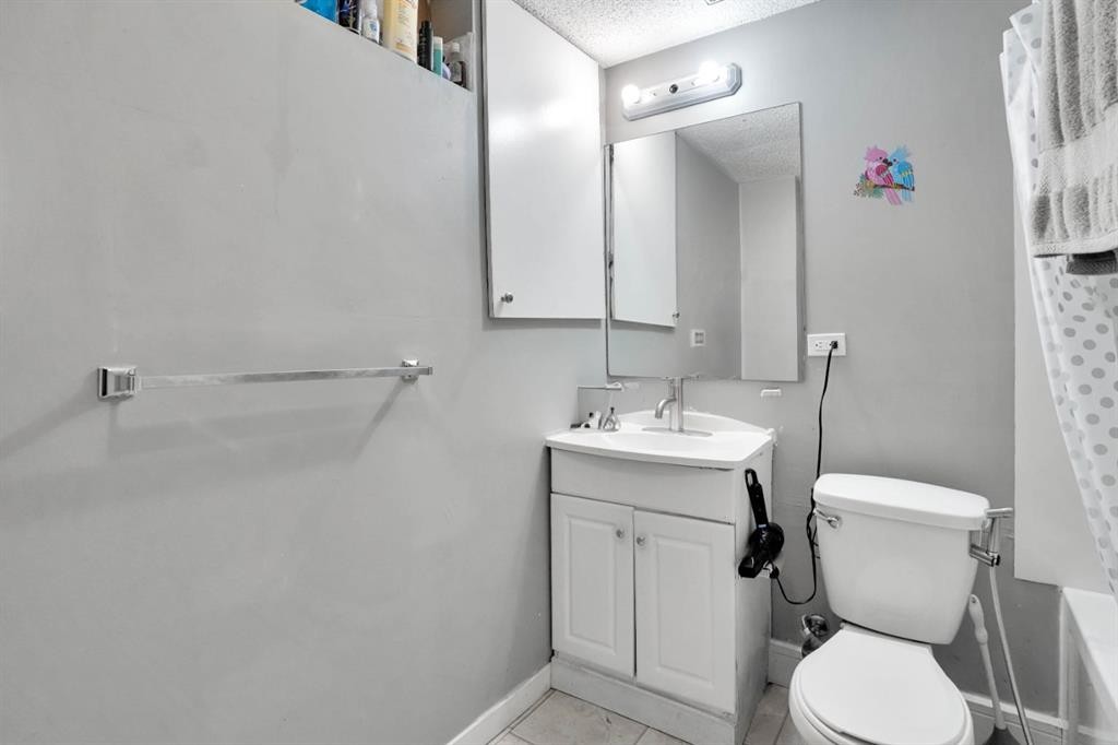 120 Tararidge Close Ne, Calgary, AB - Indoor Photo Showing Bathroom