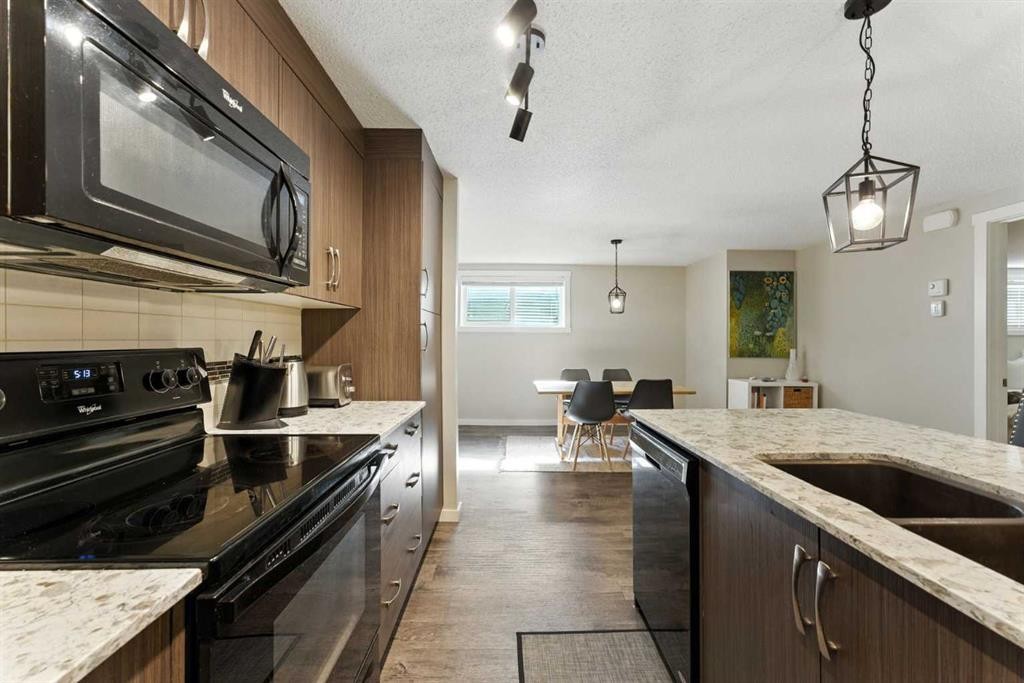 927 Auburn Bay Circle Se, Calgary, AB - Indoor Photo Showing Kitchen