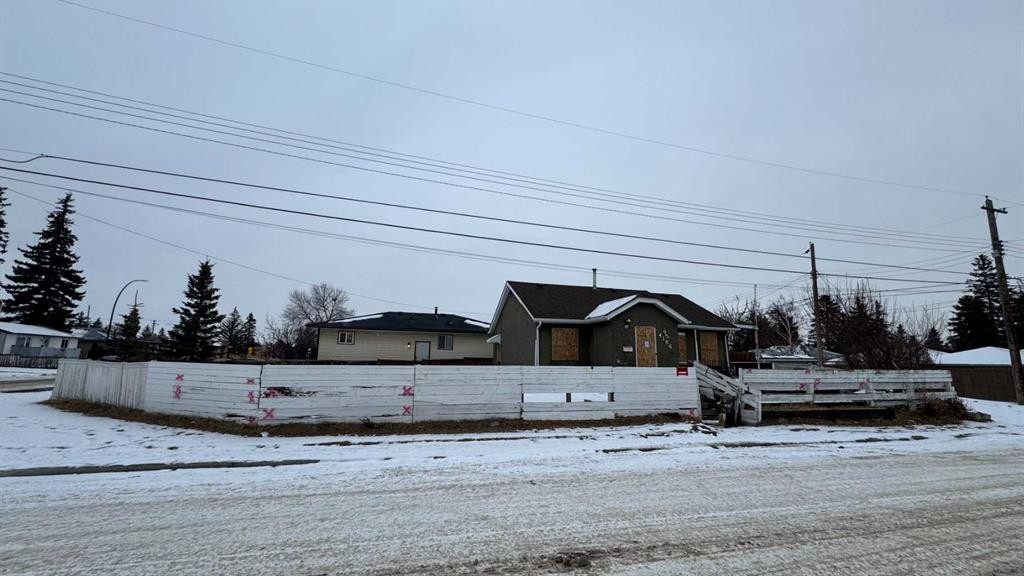 4106 10 Avenue Se, Calgary, AB - Outdoor