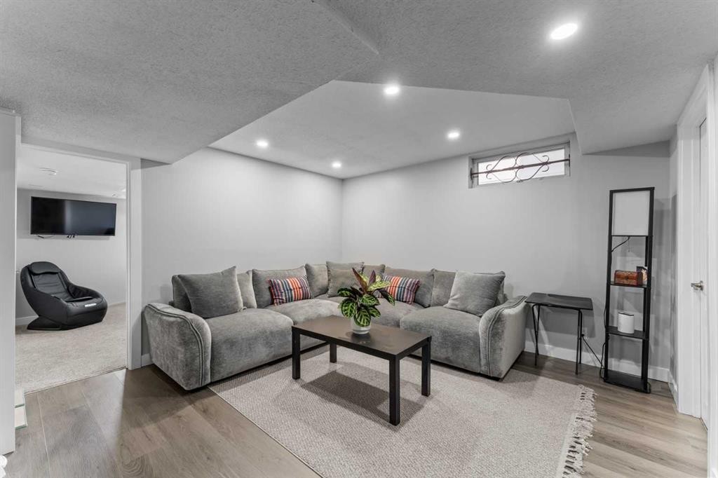 12 Cedargrove Road Sw, Calgary, AB - Indoor