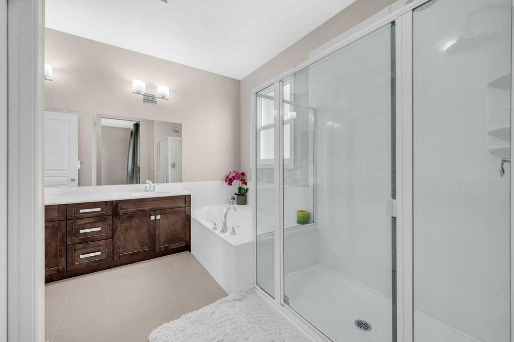 54 Redstone Mews Ne, Calgary, AB - Indoor Photo Showing Bathroom