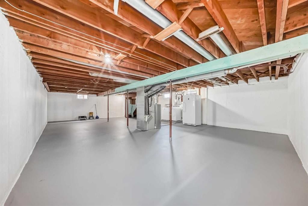 727 Macleay Road Ne, Calgary, AB - Indoor Photo Showing Basement