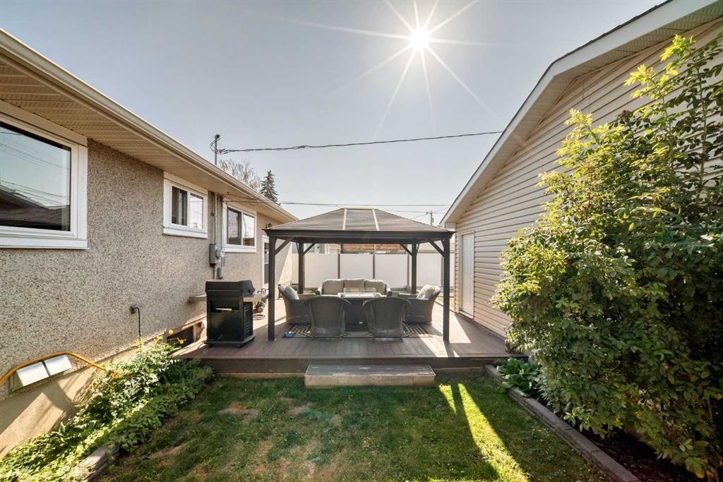 727 Macleay Road Ne, Calgary, AB - Outdoor With Exterior