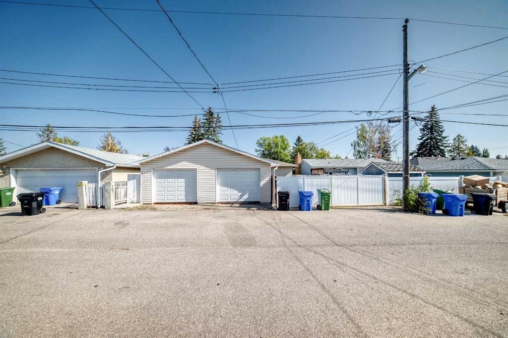 727 Macleay Road Ne, Calgary, AB - Outdoor