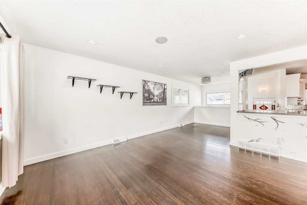 4139 Bowlen Street Nw, Calgary, AB - Indoor Photo Showing Other Room