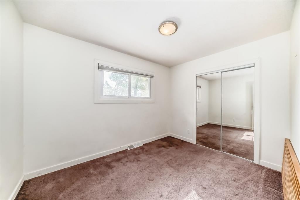 4139 Bowlen Street Nw, Calgary, AB - Indoor Photo Showing Other Room
