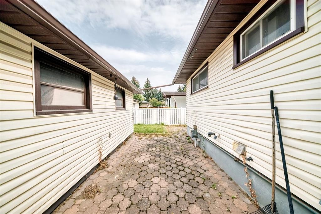 4139 Bowlen Street Nw, Calgary, AB - Outdoor With Exterior