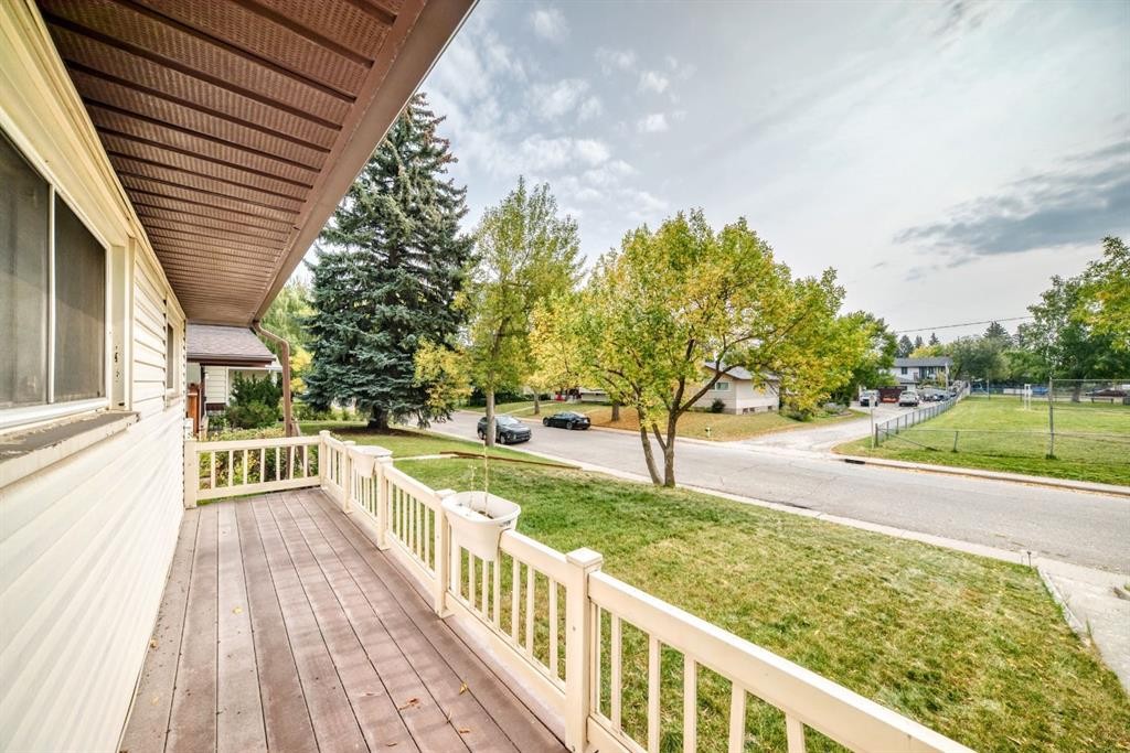 4139 Bowlen Street Nw, Calgary, AB - Outdoor