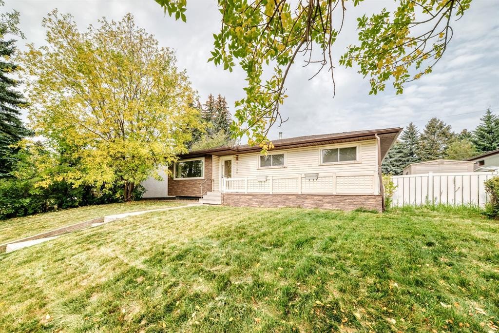 4139 Bowlen Street Nw, Calgary, AB - Outdoor