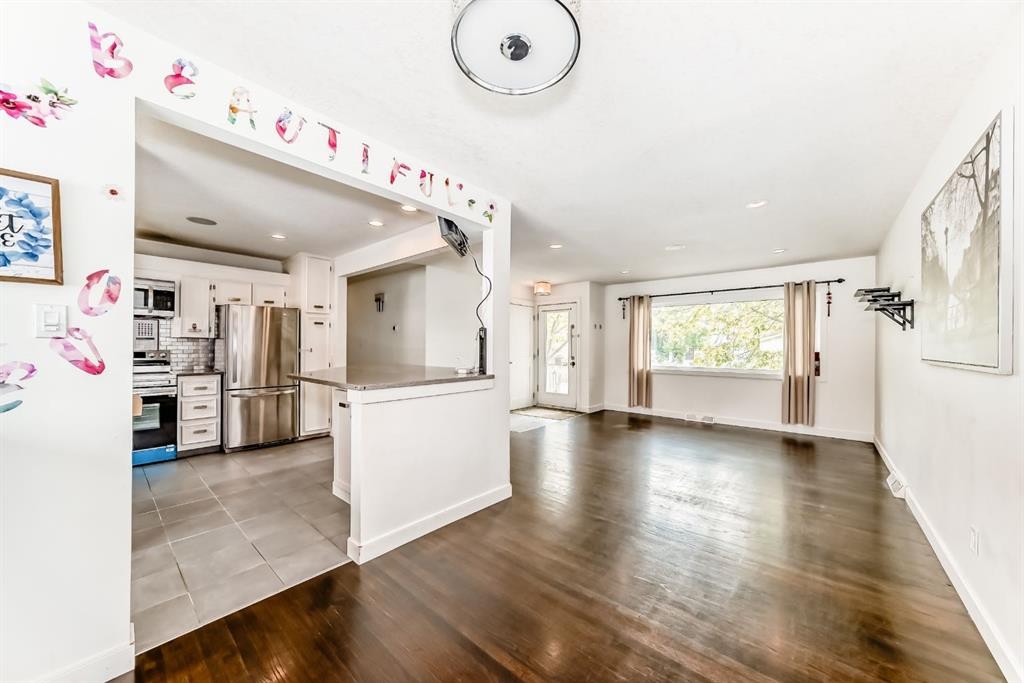 4139 Bowlen Street Nw, Calgary, AB - Indoor