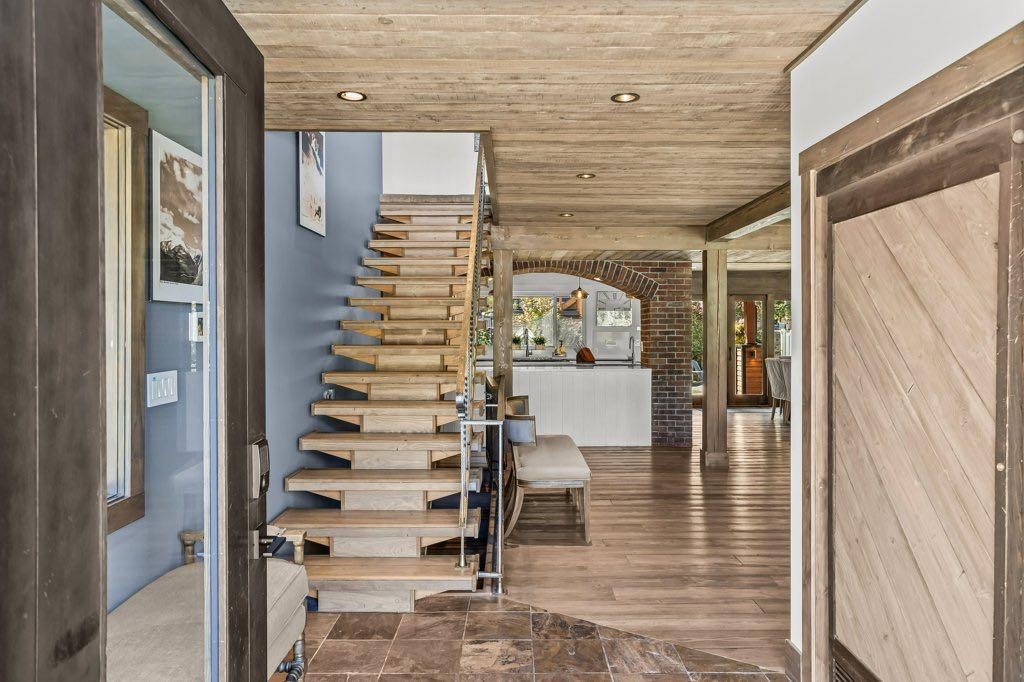 115 Spray Avenue, Banff, AB - Indoor Photo Showing Other Room