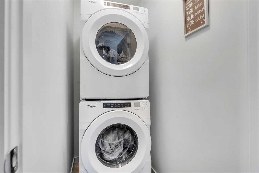 72 Creekside Boulevard Sw, Calgary, AB - Indoor Photo Showing Laundry Room