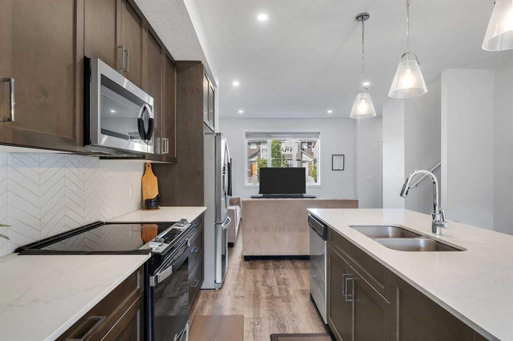 72 Creekside Boulevard Sw, Calgary, AB - Indoor Photo Showing Kitchen With Double Sink With Upgraded Kitchen