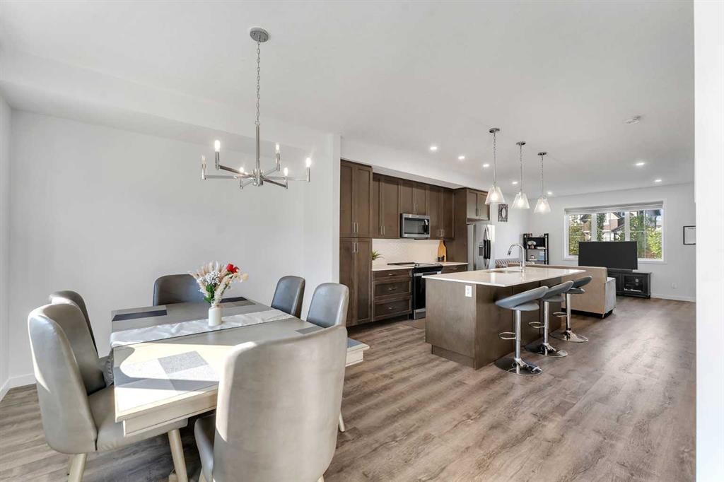 72 Creekside Boulevard Sw, Calgary, AB - Indoor Photo Showing Dining Room