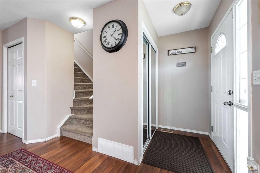 10 Tarawood Lane Ne, Calgary, AB - Indoor Photo Showing Other Room