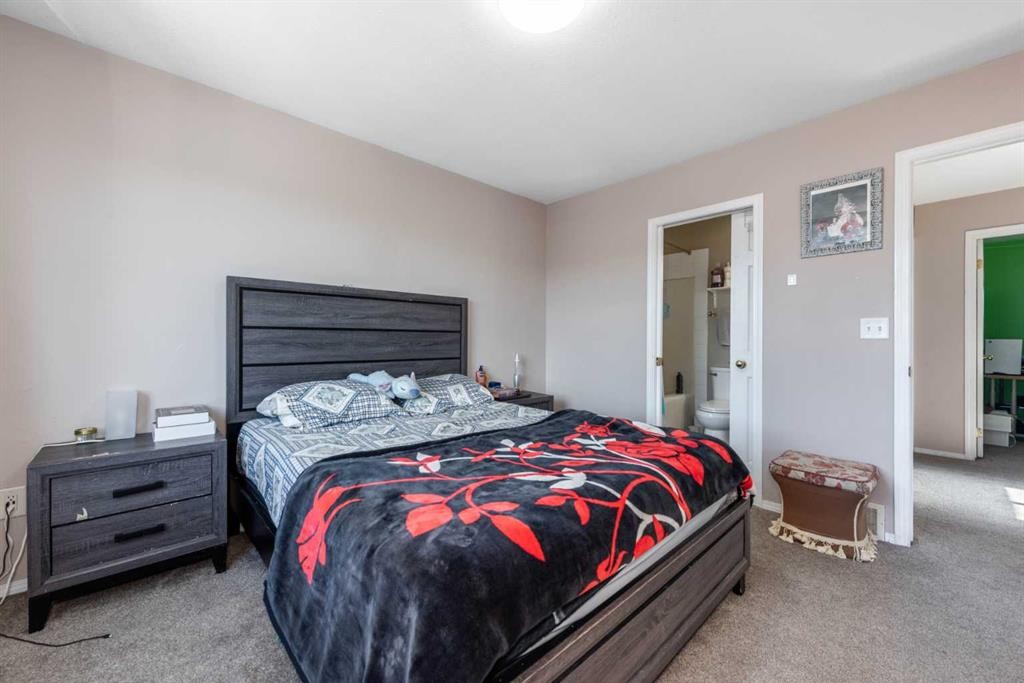 10 Tarawood Lane Ne, Calgary, AB - Indoor Photo Showing Bedroom