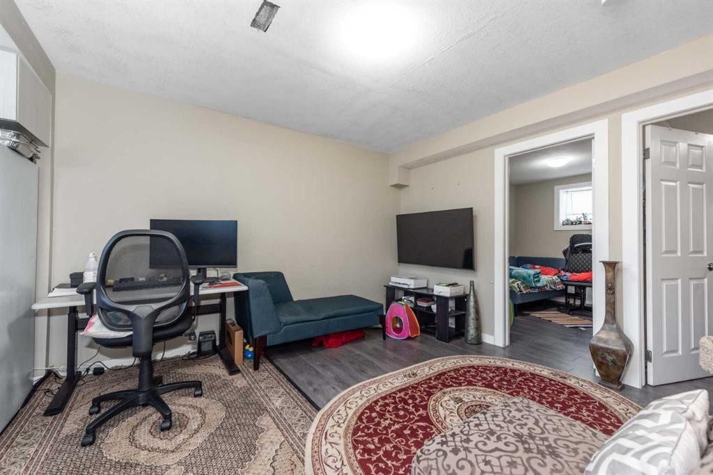 10 Tarawood Lane Ne, Calgary, AB - Indoor Photo Showing Other Room