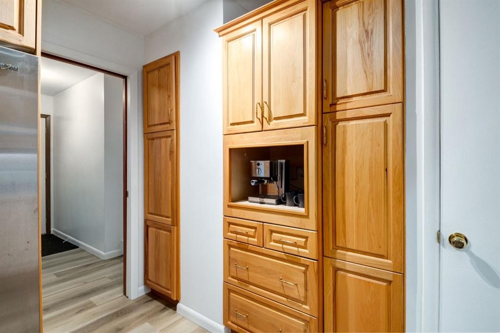 6016 Thornburn Drive Nw, Calgary, AB - Indoor Photo Showing Other Room