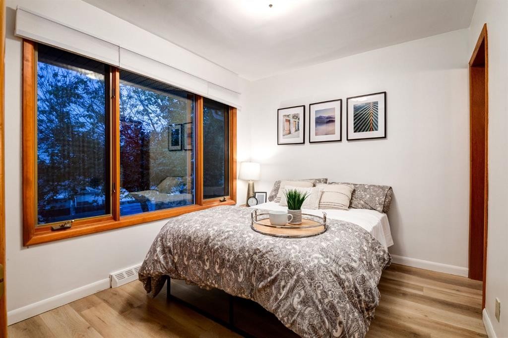 6016 Thornburn Drive Nw, Calgary, AB - Indoor Photo Showing Bedroom