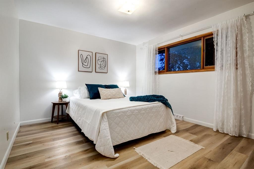 6016 Thornburn Drive Nw, Calgary, AB - Indoor Photo Showing Bedroom