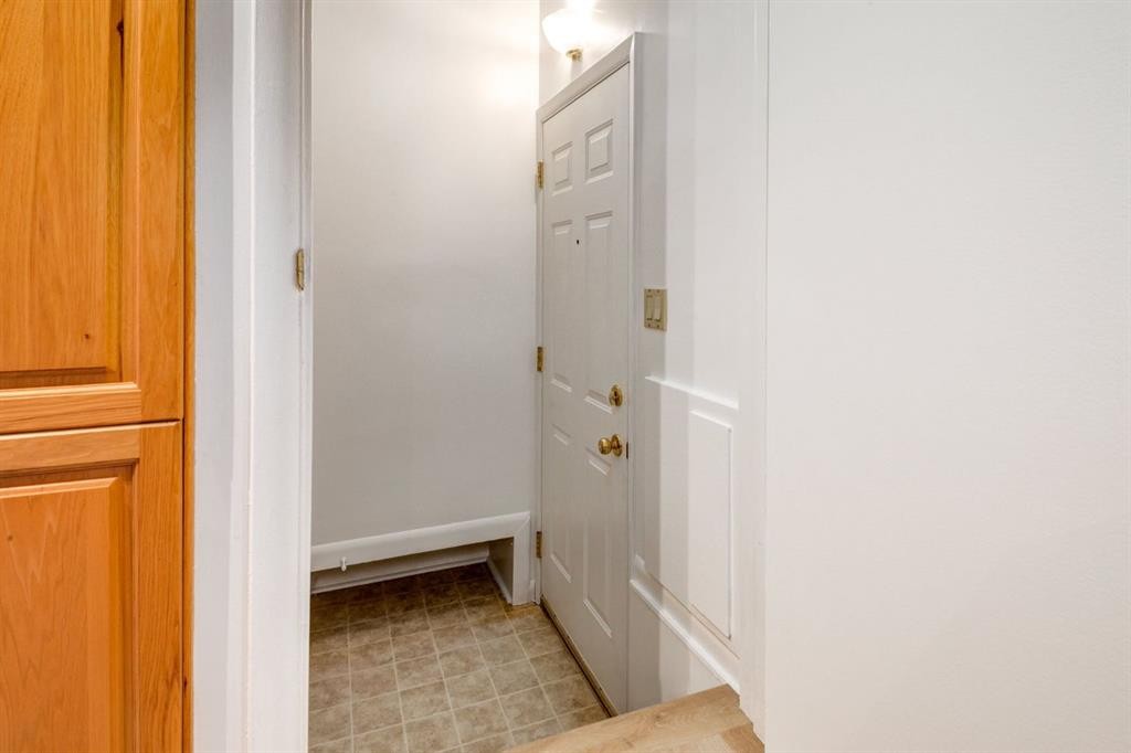 6016 Thornburn Drive Nw, Calgary, AB - Indoor Photo Showing Other Room