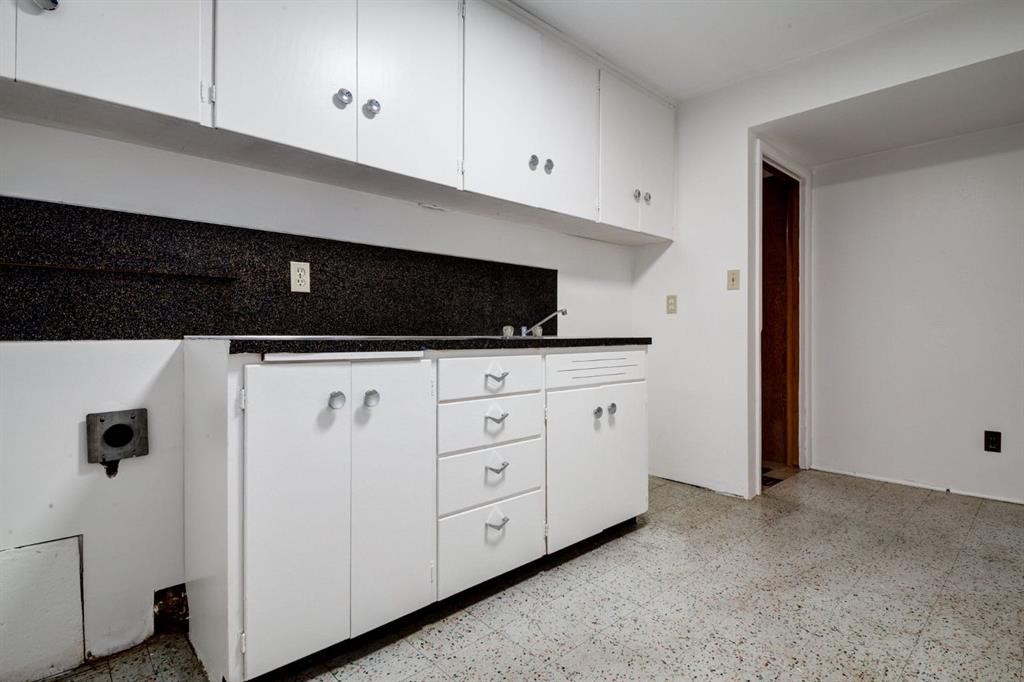 6016 Thornburn Drive Nw, Calgary, AB - Indoor