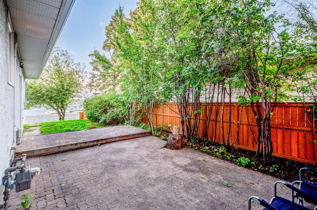 6016 Thornburn Drive Nw, Calgary, AB - Outdoor