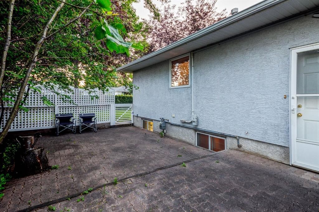 6016 Thornburn Drive Nw, Calgary, AB - Outdoor With Exterior