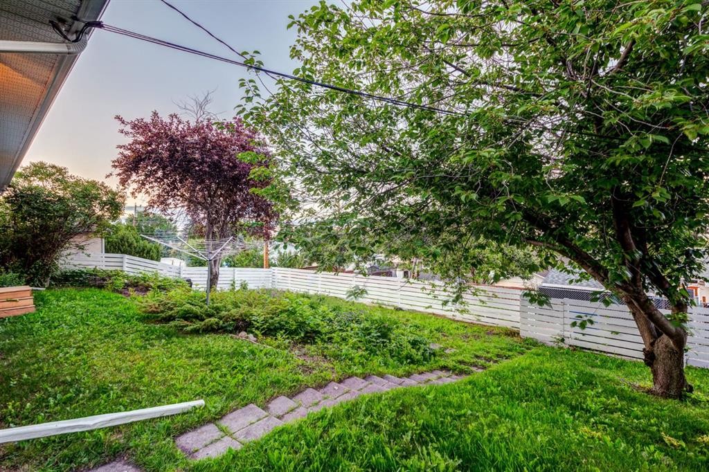 6016 Thornburn Drive Nw, Calgary, AB - Outdoor