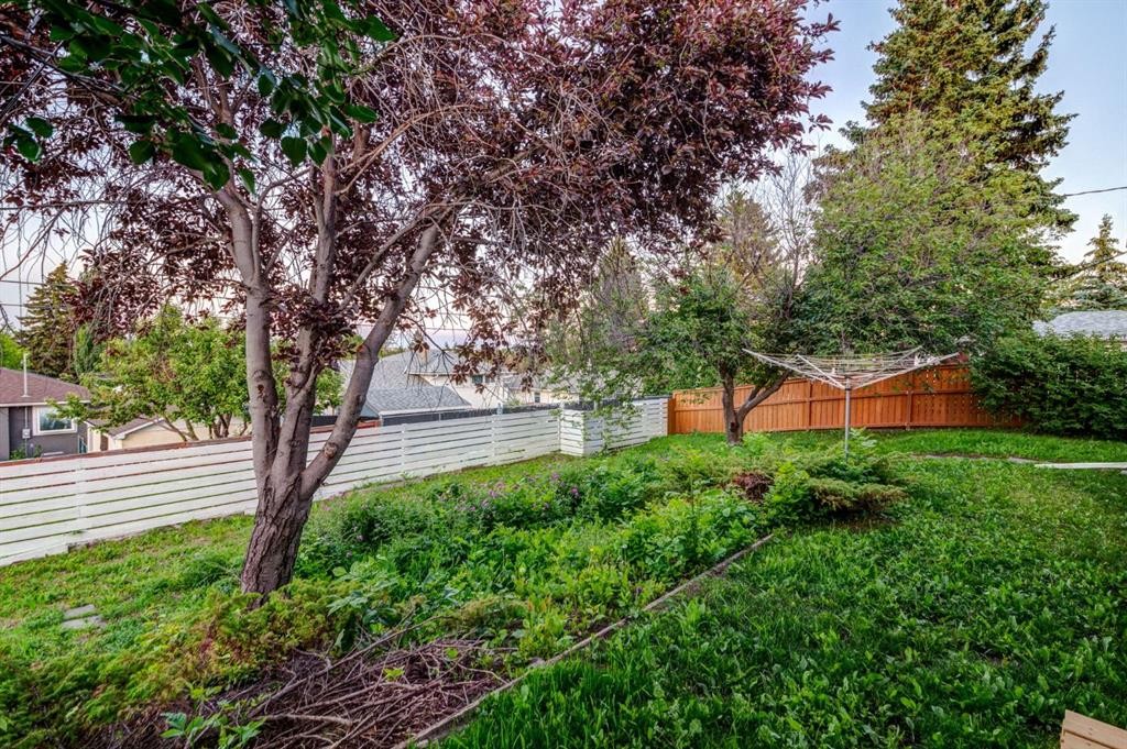 6016 Thornburn Drive Nw, Calgary, AB - Outdoor