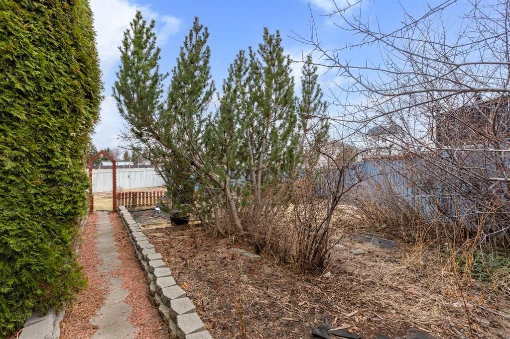 70 Anaheim Green Ne, Calgary, AB - Outdoor