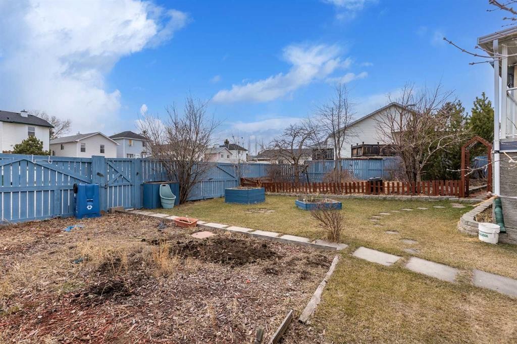 70 Anaheim Green Ne, Calgary, AB - Outdoor